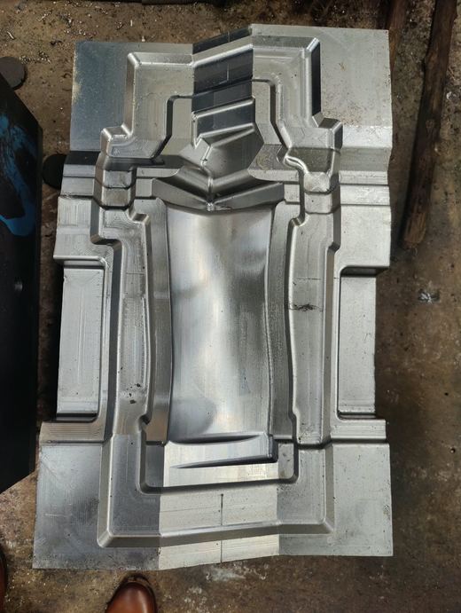 On the shop floor photo 7